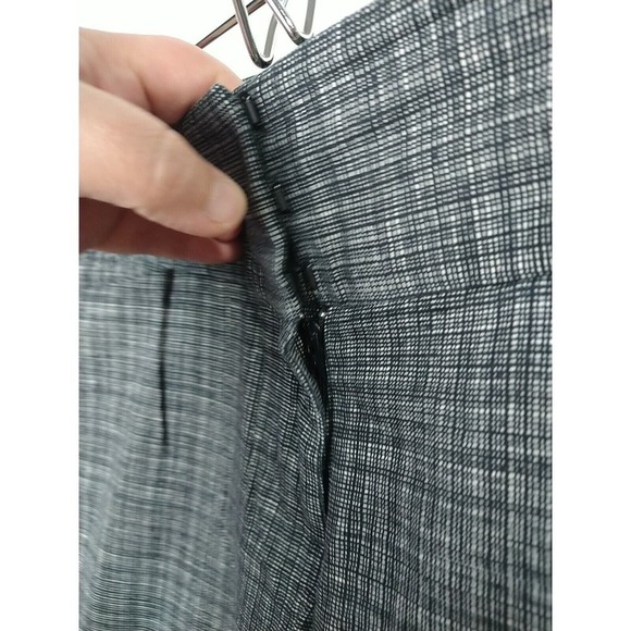 Express Editor Black White Striped/ Gingham Cropped Capri Flat Pant. Size 8 - Picture 5 of 14